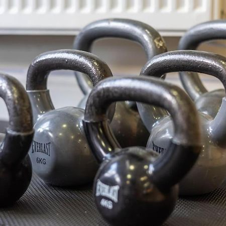 The Wellness Lodge- Gym, Table Tennis, Cinema, Parking And More! Bath Esterno foto