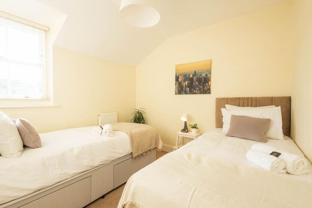 The Wellness Lodge- Gym, Table Tennis, Cinema, Parking And More! Bath Esterno foto