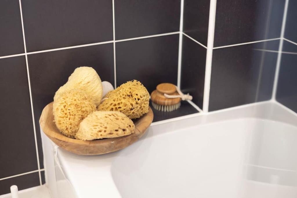 The Wellness Lodge- Gym, Table Tennis, Cinema, Parking And More! Bath Esterno foto