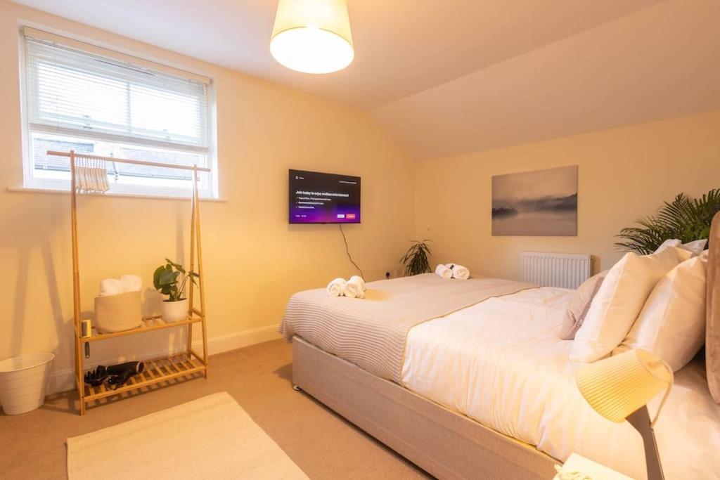 The Wellness Lodge- Gym, Table Tennis, Cinema, Parking And More! Bath Esterno foto