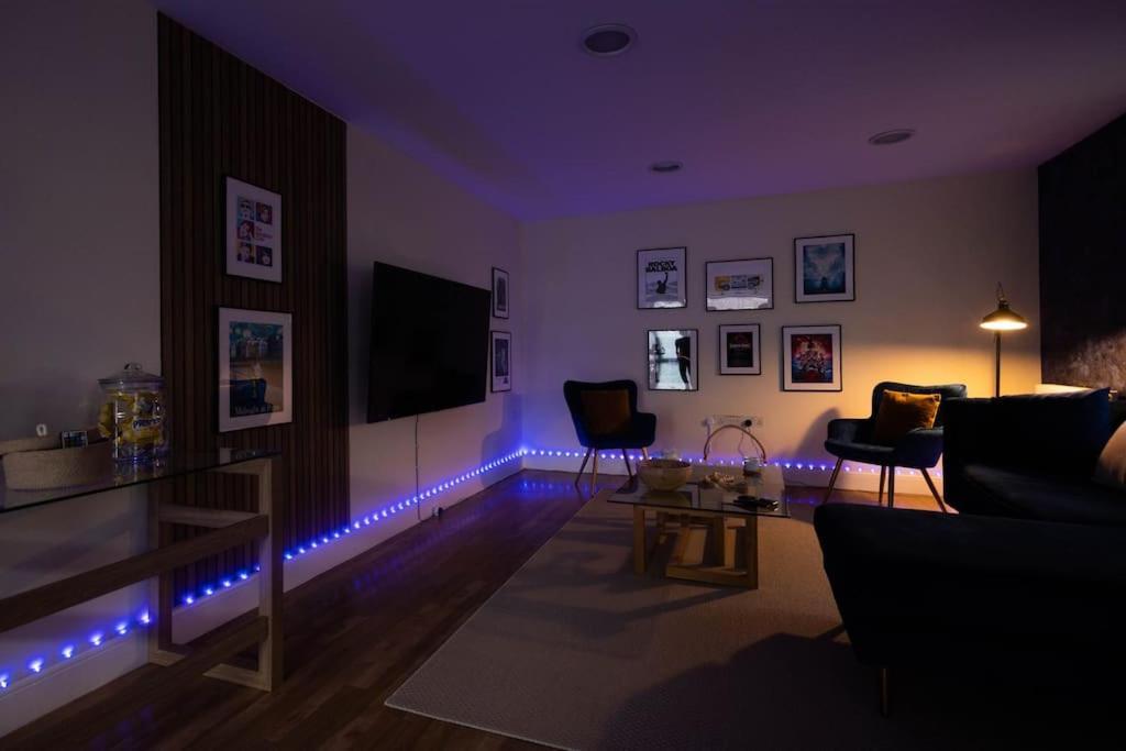 The Wellness Lodge- Gym, Table Tennis, Cinema, Parking And More! Bath Esterno foto