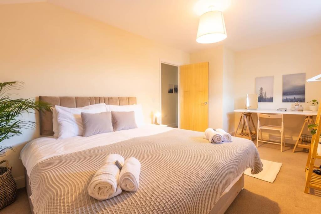 The Wellness Lodge- Gym, Table Tennis, Cinema, Parking And More! Bath Esterno foto