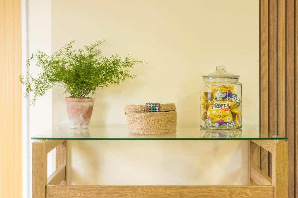 The Wellness Lodge- Gym, Table Tennis, Cinema, Parking And More! Bath Esterno foto