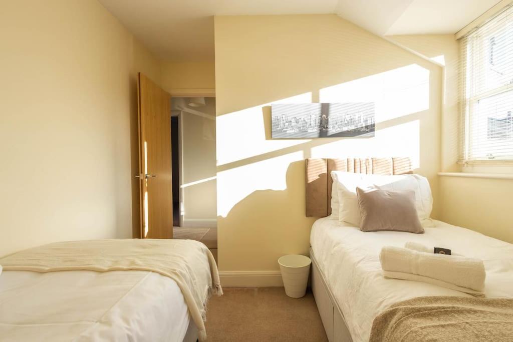 The Wellness Lodge- Gym, Table Tennis, Cinema, Parking And More! Bath Esterno foto