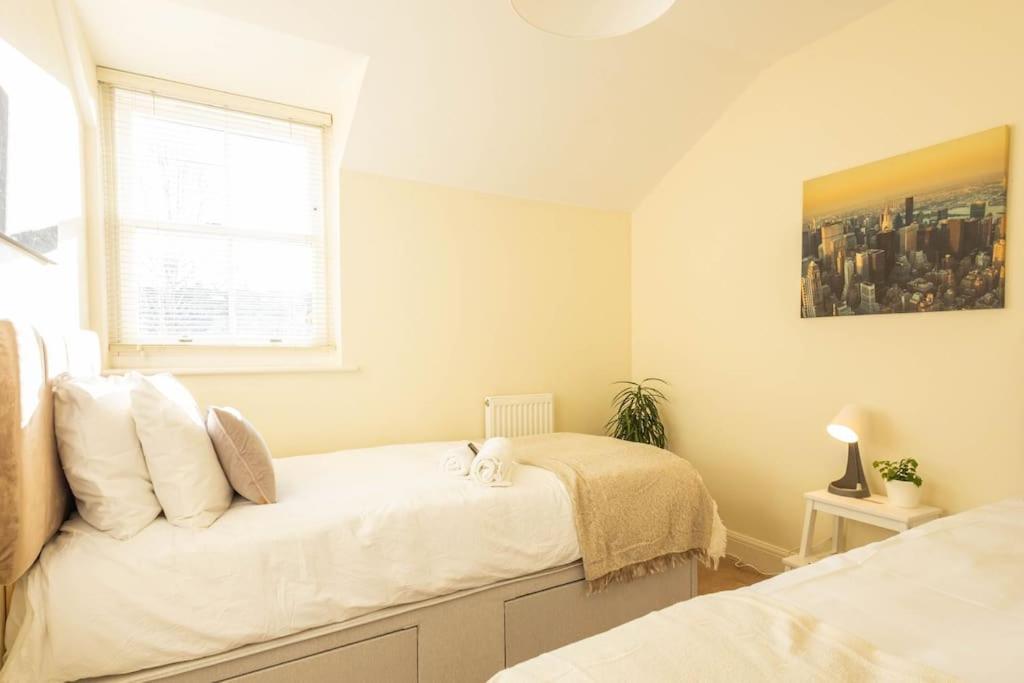 The Wellness Lodge- Gym, Table Tennis, Cinema, Parking And More! Bath Esterno foto