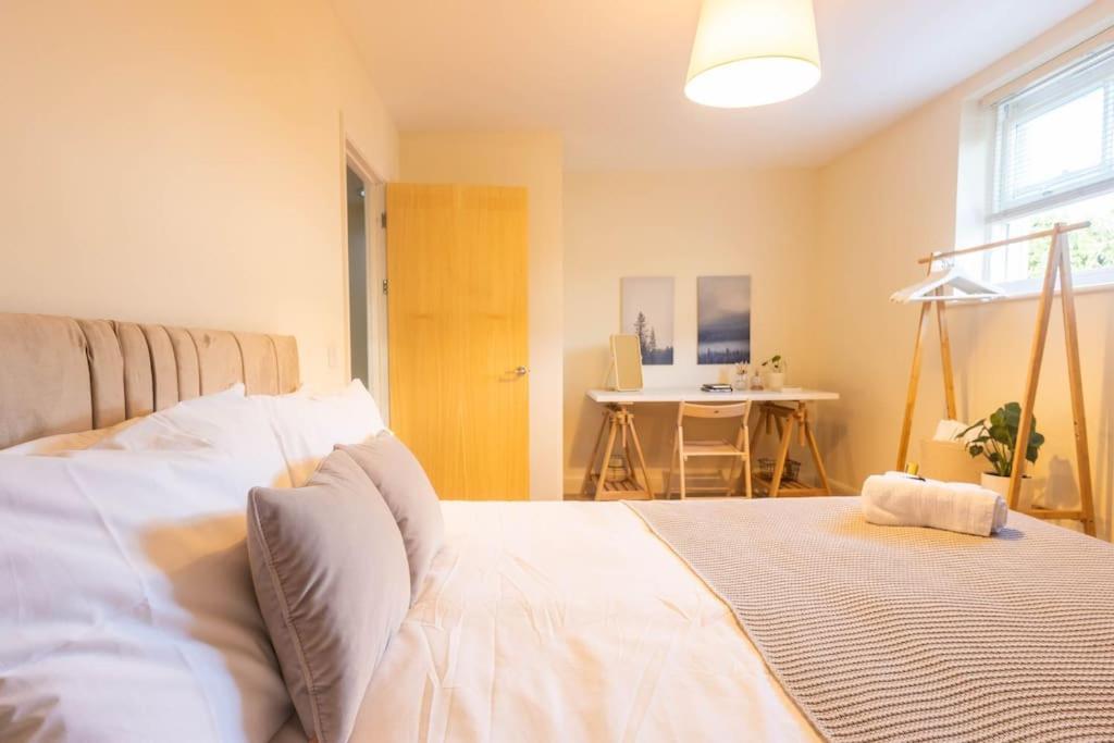 The Wellness Lodge- Gym, Table Tennis, Cinema, Parking And More! Bath Esterno foto