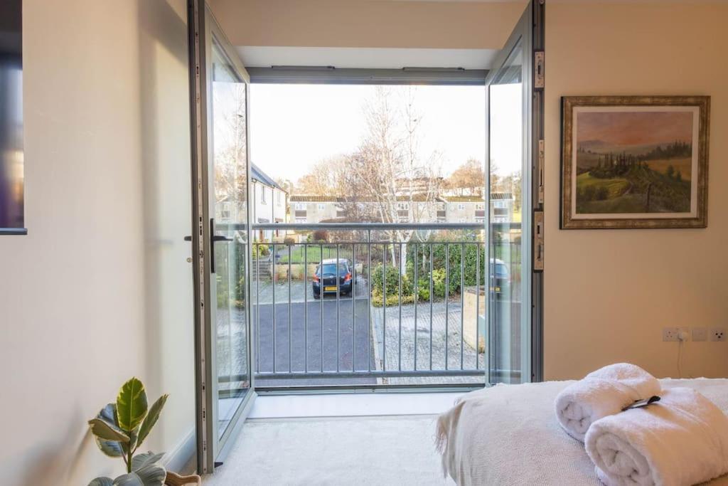 The Wellness Lodge- Gym, Table Tennis, Cinema, Parking And More! Bath Esterno foto