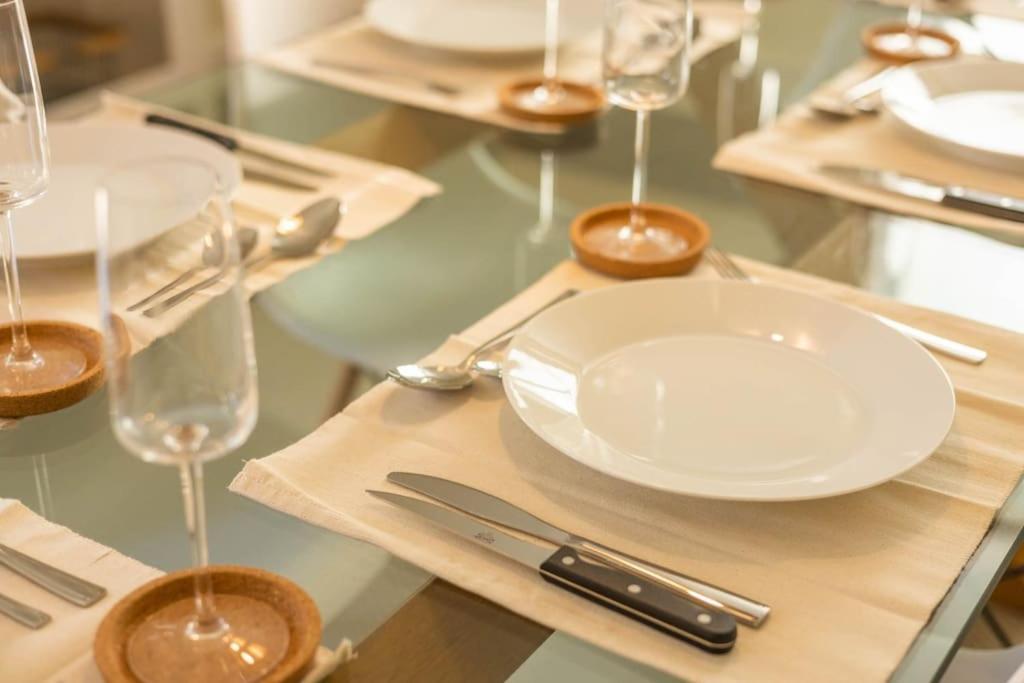 The Wellness Lodge- Gym, Table Tennis, Cinema, Parking And More! Bath Esterno foto