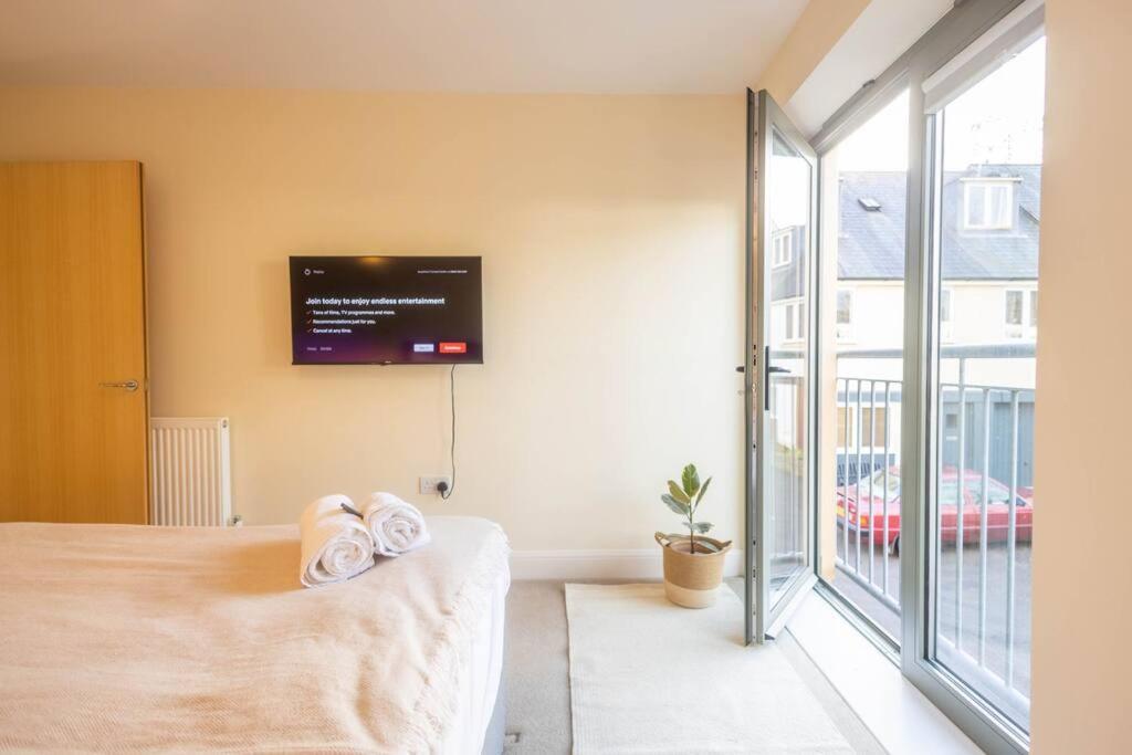 The Wellness Lodge- Gym, Table Tennis, Cinema, Parking And More! Bath Esterno foto