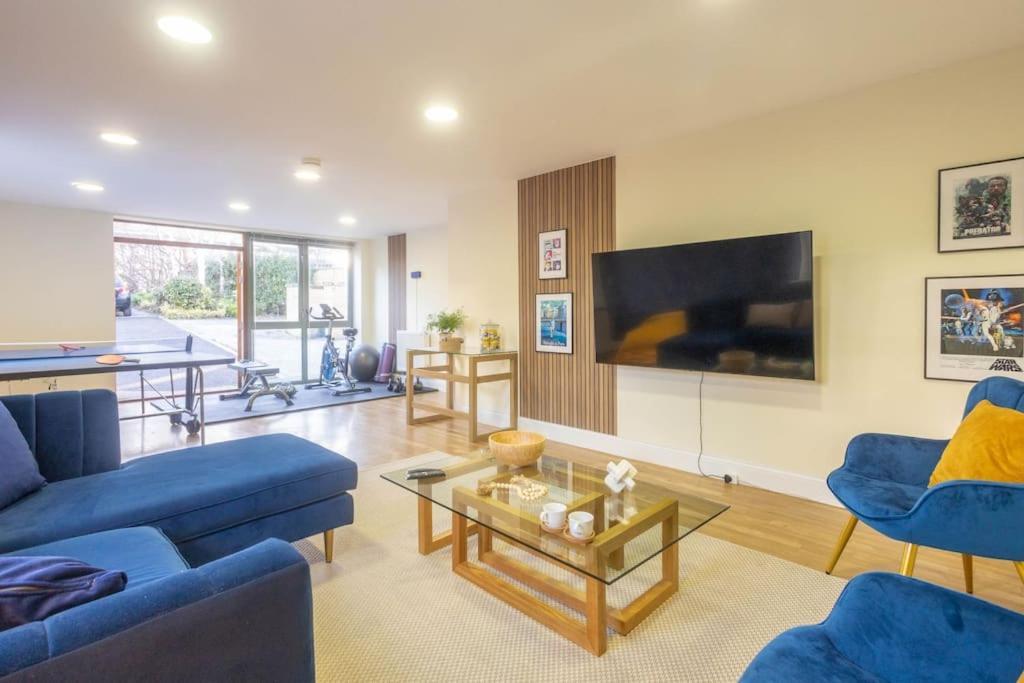 The Wellness Lodge- Gym, Table Tennis, Cinema, Parking And More! Bath Esterno foto